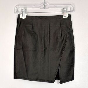 Shop17 | Women’s Faux Leather Black Mini Skirt With Side Zipper Size S